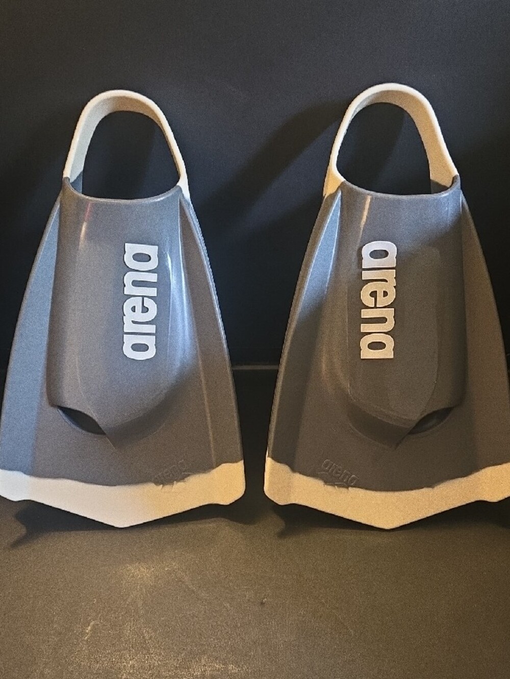 Arena Limited Edition Men's Short Training Swim Fins - Gray/White - Picture 2 of 16